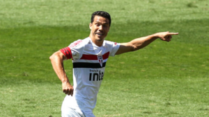Hernanes acerta com o Sport - GettyImages