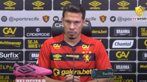 Hernanes, jogador do Sport durante entrevista coletiva - Transmissão TV Sport Recife