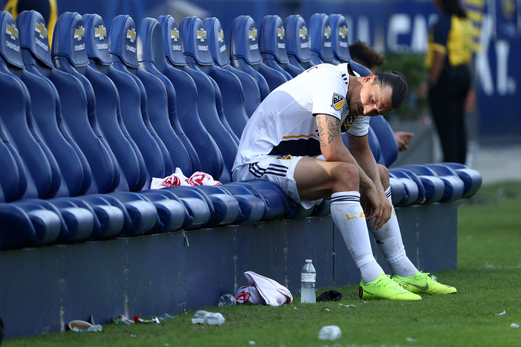 Ibrahimovic sofre lesão no fim de treino e pode ficar longo período fora dos gramados, diz emissora - GettyImages
