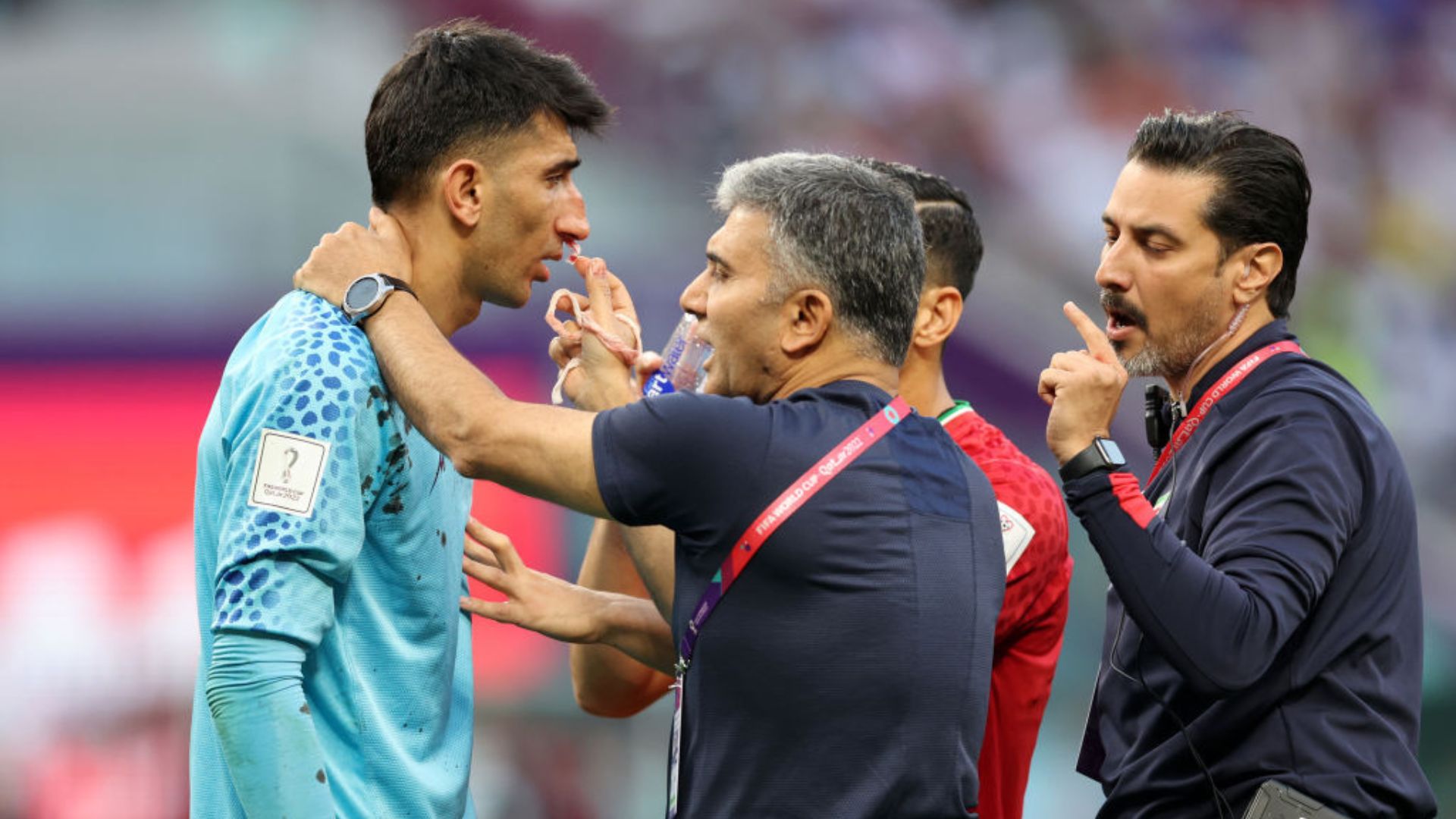 Inglaterra x Irã: goleiro sofre lesão assustadora e deixa o campo - GettyImages