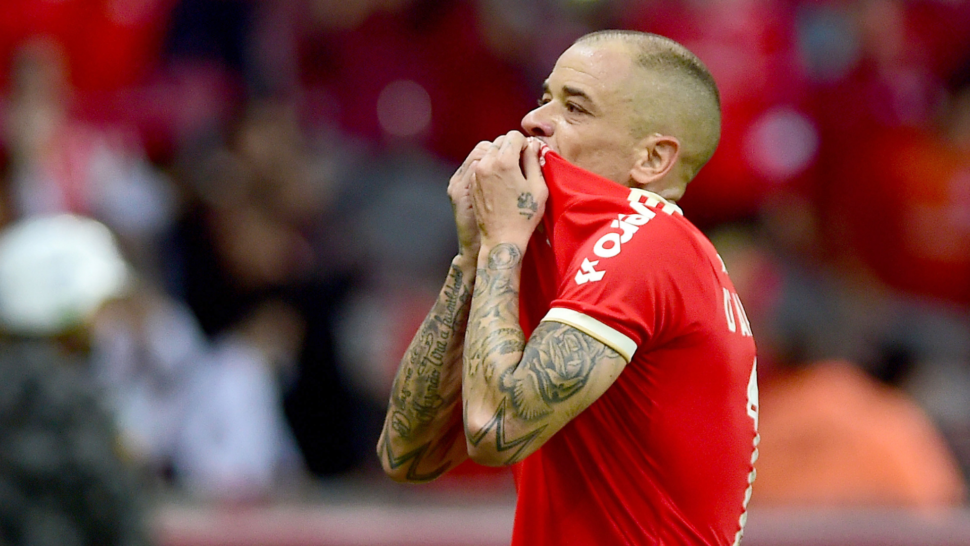 'Alessandro deixou o Internacional e o futebol na partida contra o Fortaleza - GettyImages
