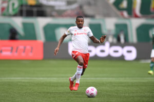 Edenílson pediu desculpas para árbitro da partida e também ao Internacional - Ricardo Duarte/Internacional