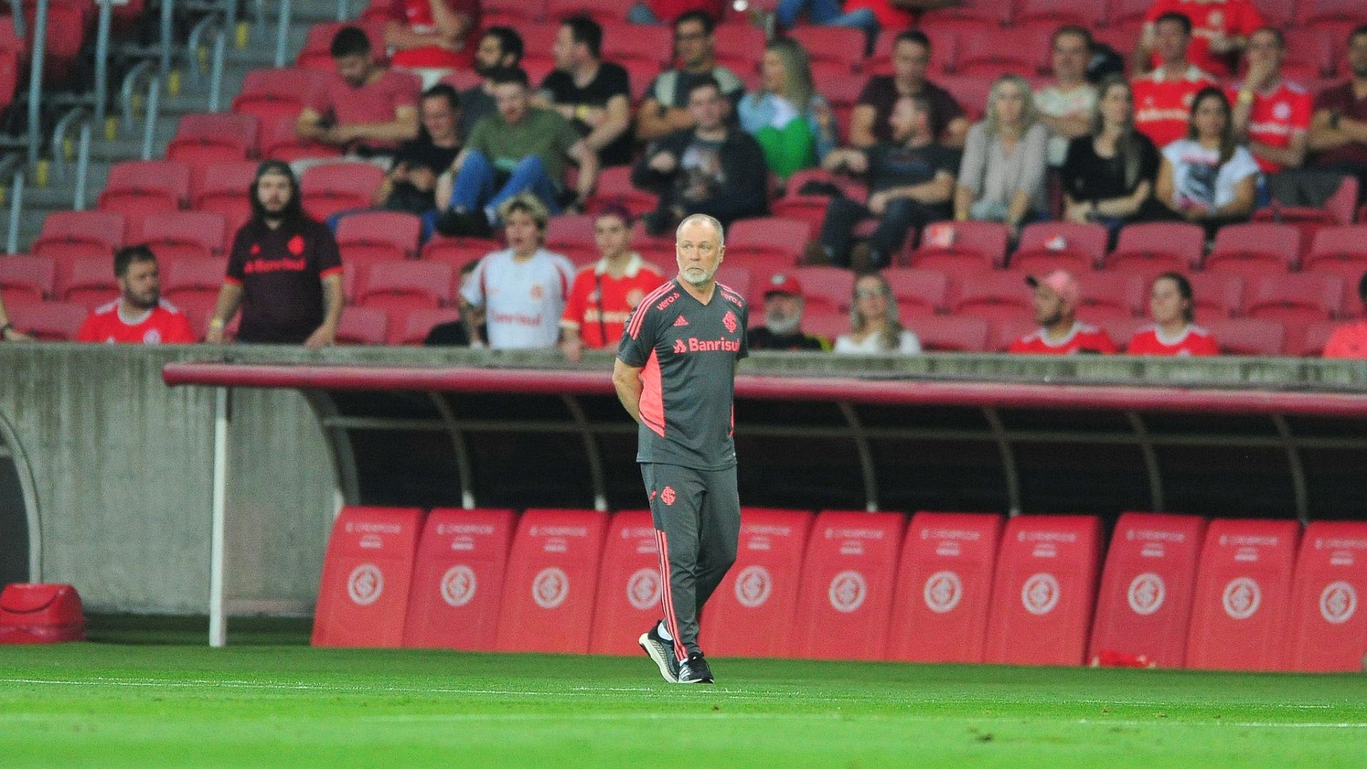 Mano Menezes saiu satisfeito com o que viu do Internacional durante a partida contra o Ceará - Ricardo Duarte/Internacional