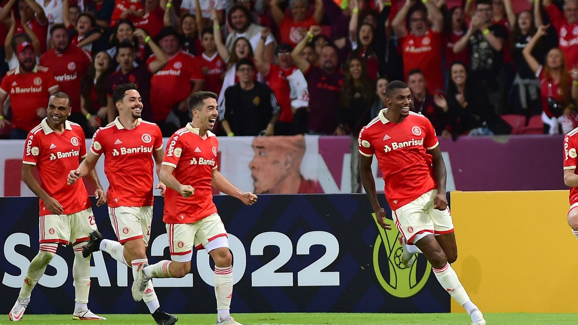 Internacional comemorando o gol em campo - GettyImages