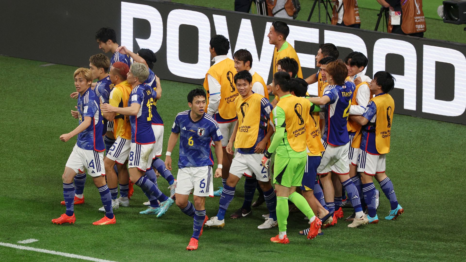 Protesto, torcida fantasiada e mais: as fotos de Alemanha x Japão - GettyImages