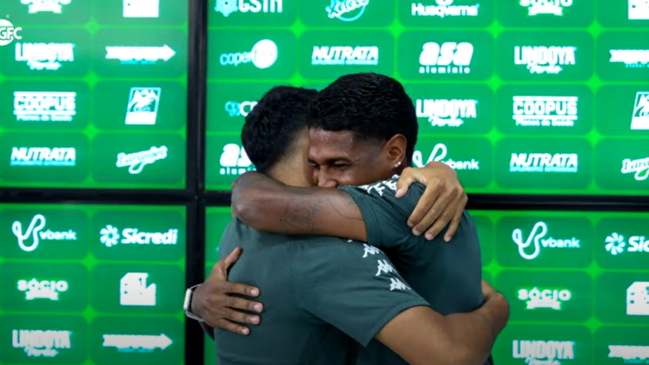 Jogadores do Guarani fazem as pazes após saírem no soco - Transmissão TV Guarani