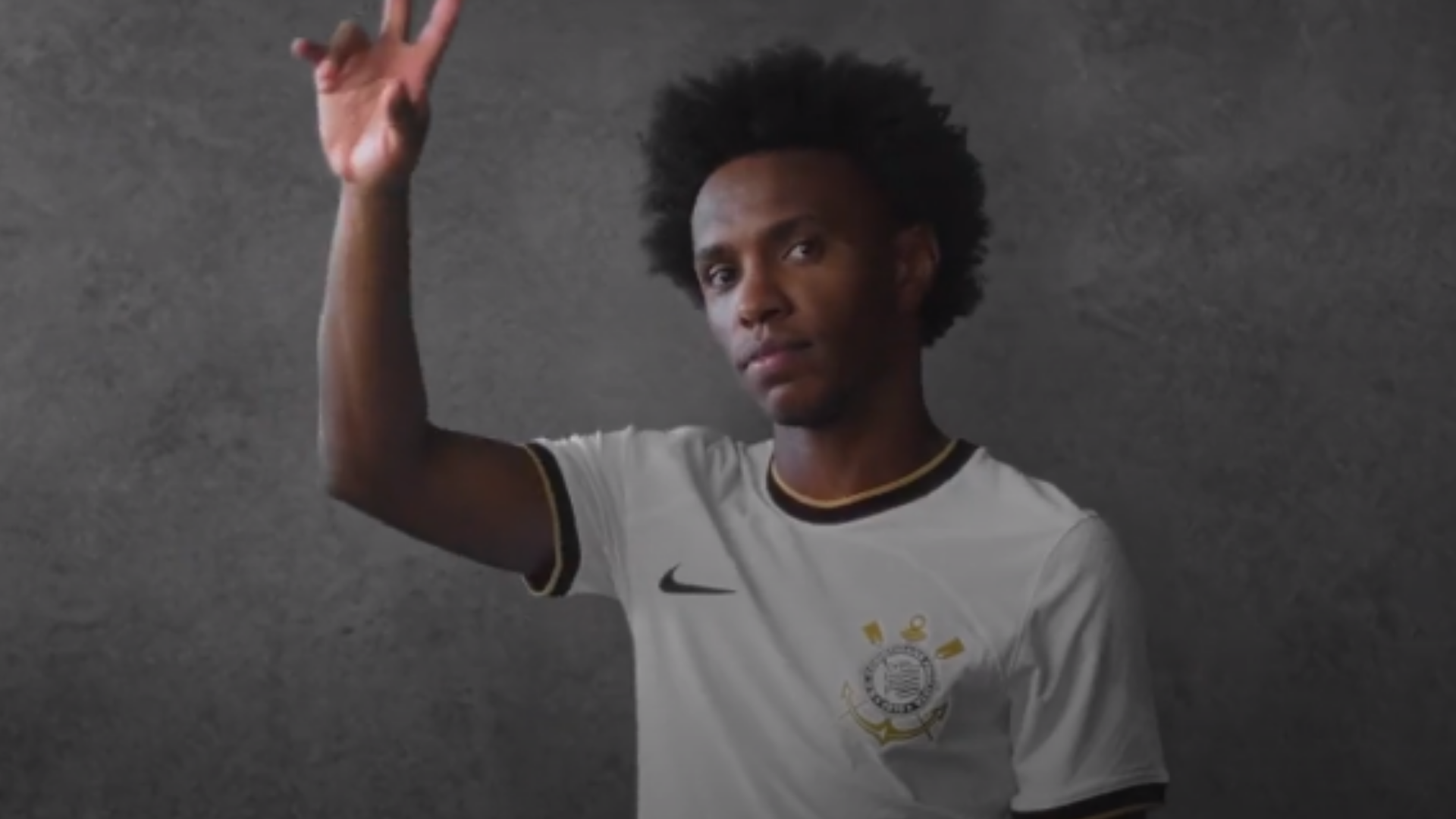 Willian com a nova camisa do Corinthians para o jogo contra o Boca Juniors na Libertadores - Reprodução Corinthians