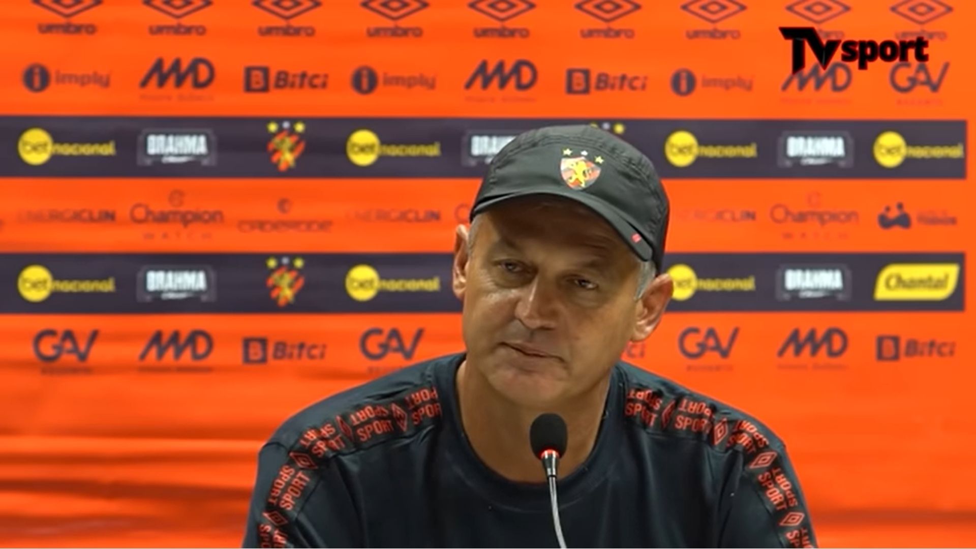 Lisca se derrete por torcida do Vasco - Crédito: Transmissão / Youtube (TV Sport Recife)