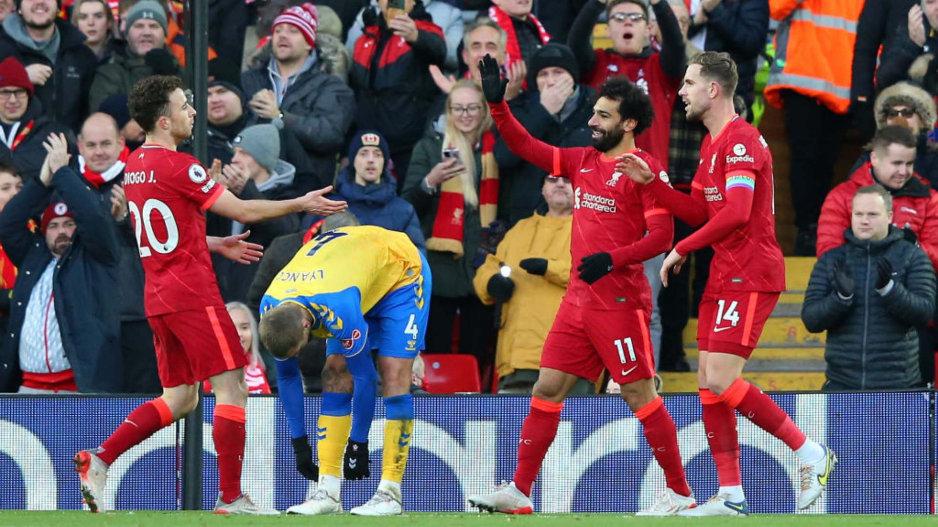 Liverpool goleia Southampton e cola na liderança da Premier League - GettyImages