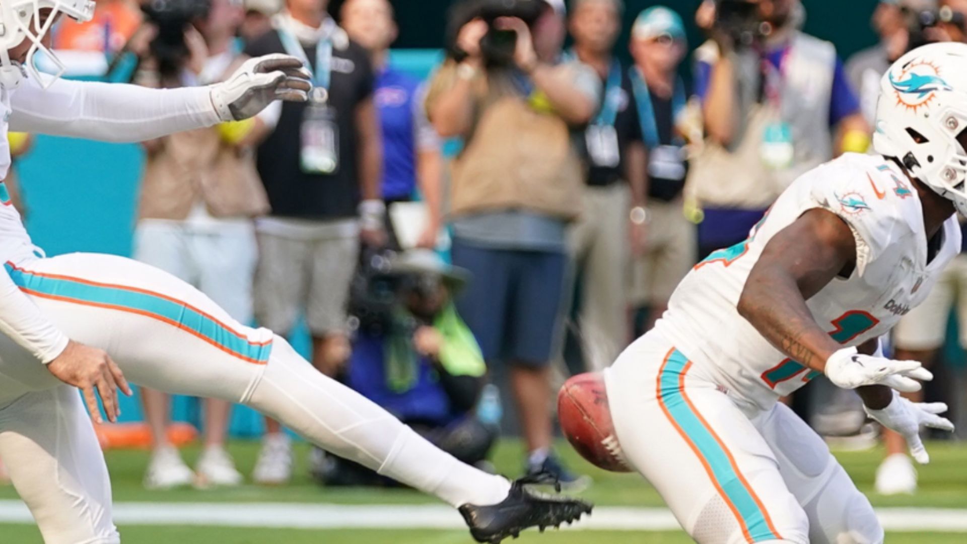 Em jogo dos invictos, Miami Dolphins consegue virada sobre Buffalo Bills no último período - Divulgação