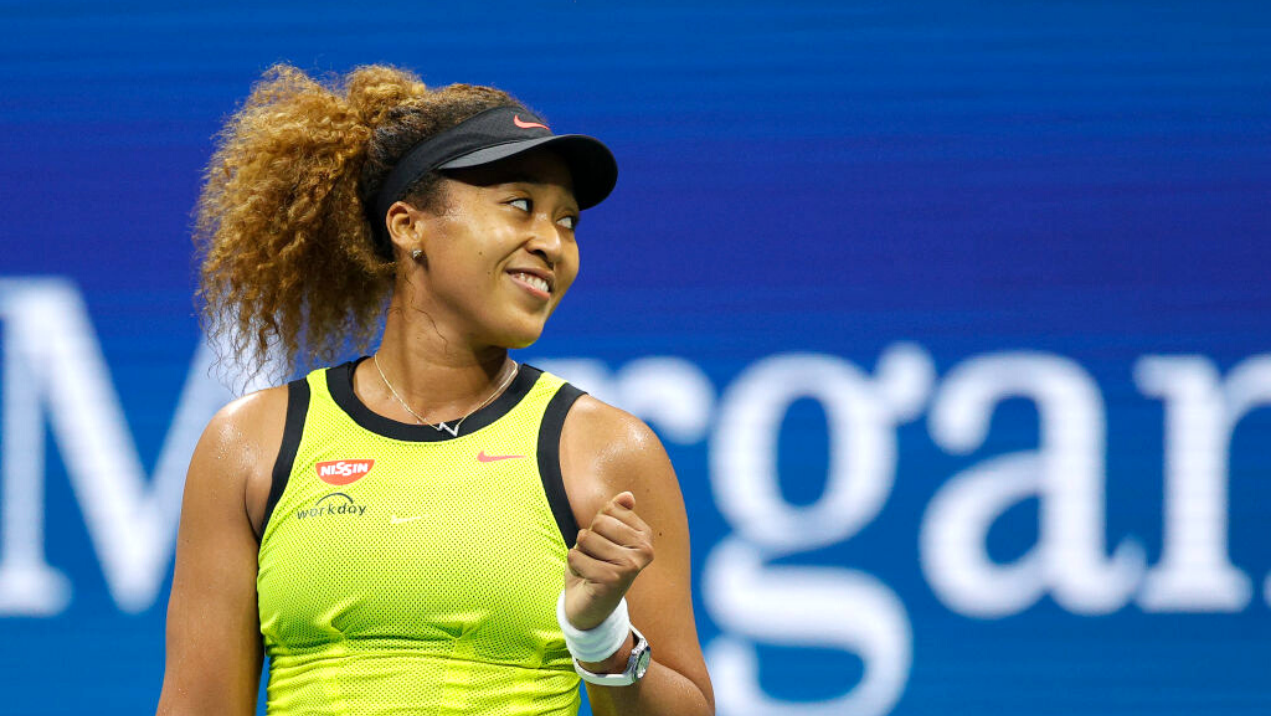 Naomi Osaka comemorando a vitória em sua estreia no US Open - GettyImages