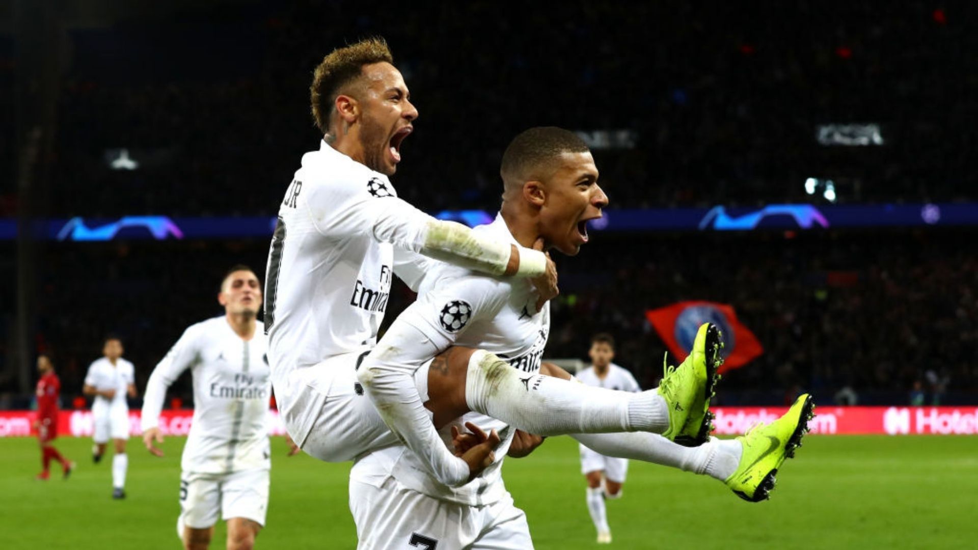Neymar e Mbappé se envolveram numa grande polêmica no PSG e o clube fez uma reunião com a dupla - GettyImages