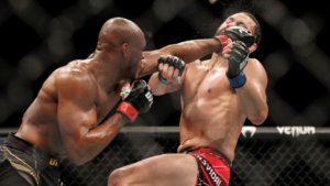 Nocautes, volta do público e lesões marcaram o UFC 261 - GettyImages