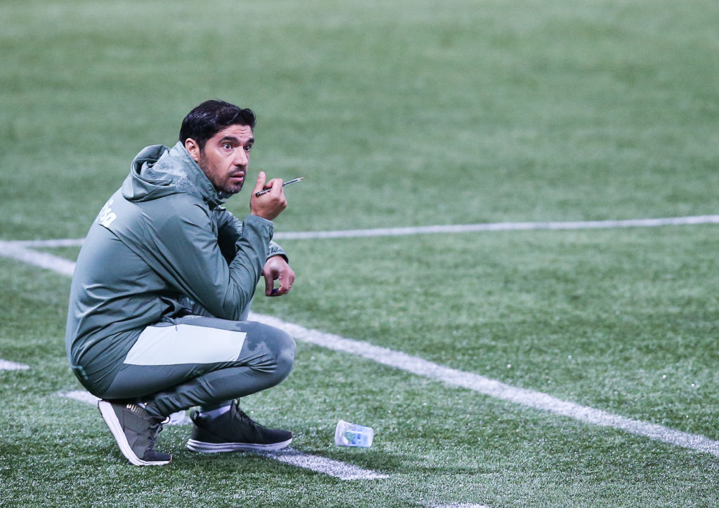 Abel Ferreira está pensando sobre o que vai fazer com o planejamento do Palmeiras - GettyImages
