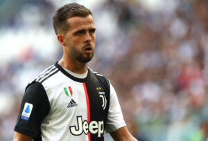 Perto de deixar a Juventus, Pjanic alfineta companheiro e comenta eliminação - GettyImages