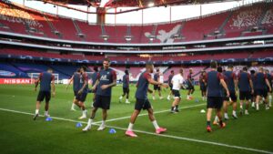 Jogadores do PSG durante o treinamento - GettyImages