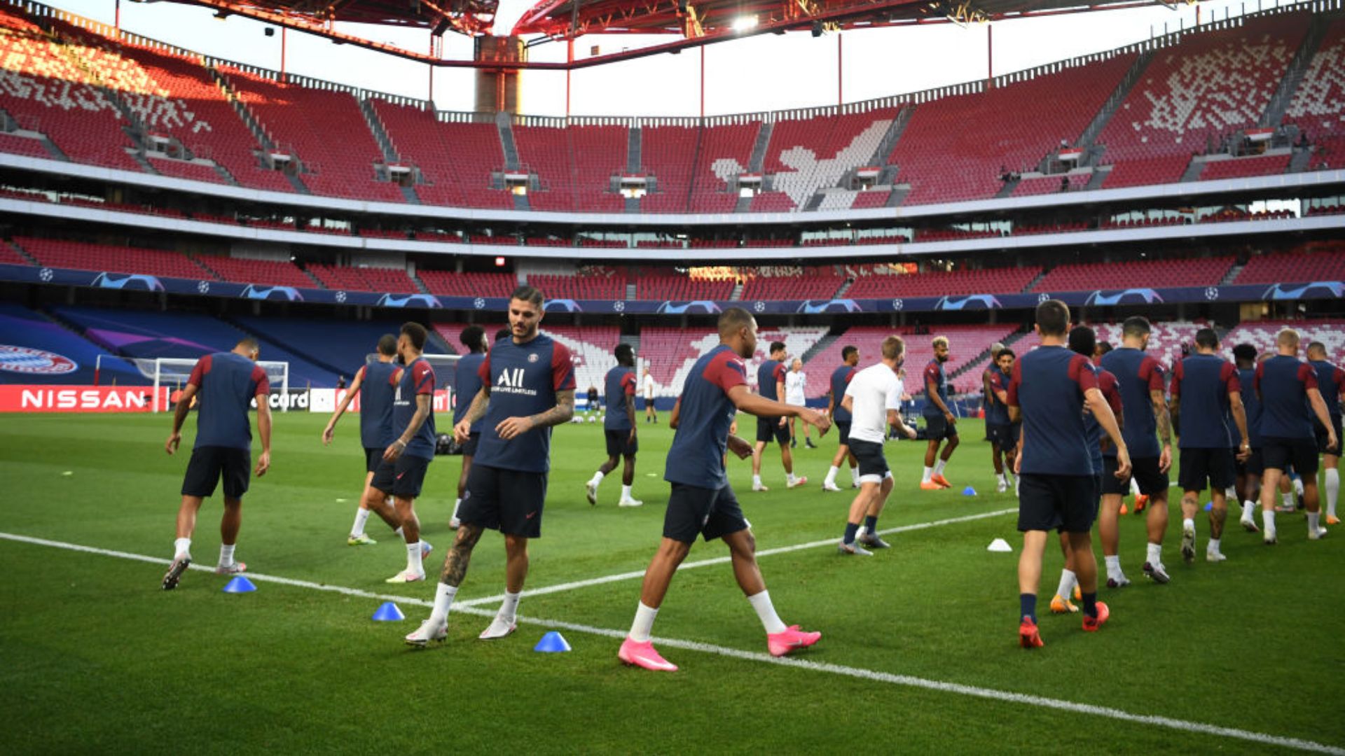 Jogadores do PSG durante o treinamento - GettyImages
