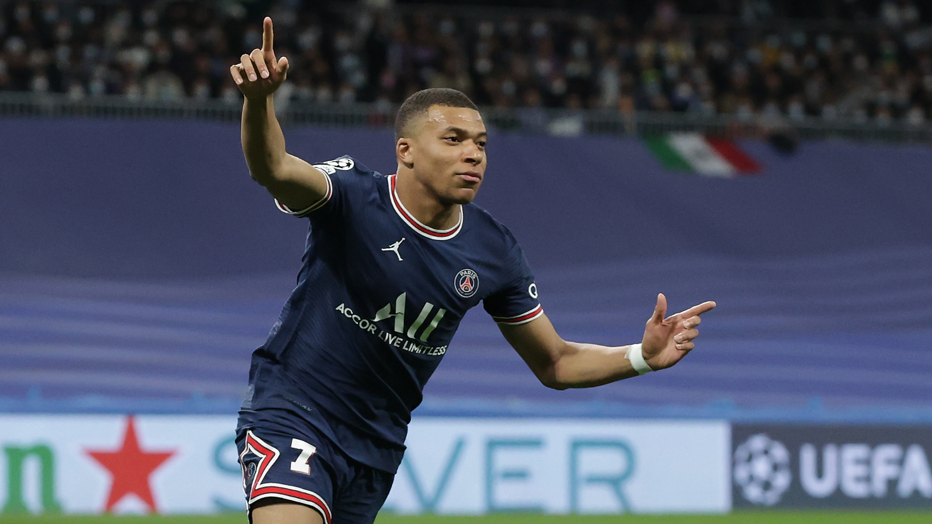 Mbappé ainda não tem futuro definido no PSG e clube francês quer a permanência do craque - GettyImages