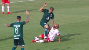 Atacante não durou muito dentro de campo - Transmissão TV Globo