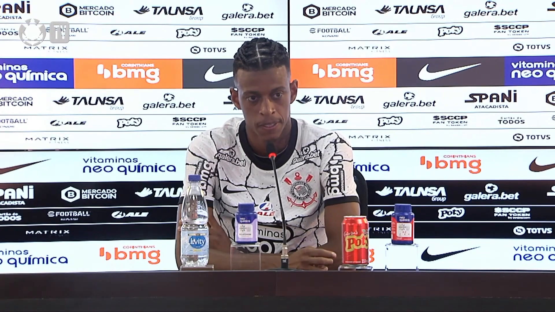 Zagueiro do Corinthians é acusado de estupro - Transmissão/ Corinthians TV