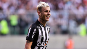 Diretor do Corinthians abriu o jogo sobre chegada de Roger Guedes ao Timão - GettyImages