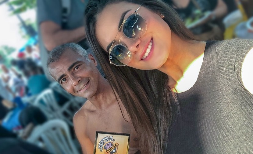 estudante de biomedicina em seu perfil oficial. - Romário e Ana Karoline (Crédito: Reprodução/Instagram)