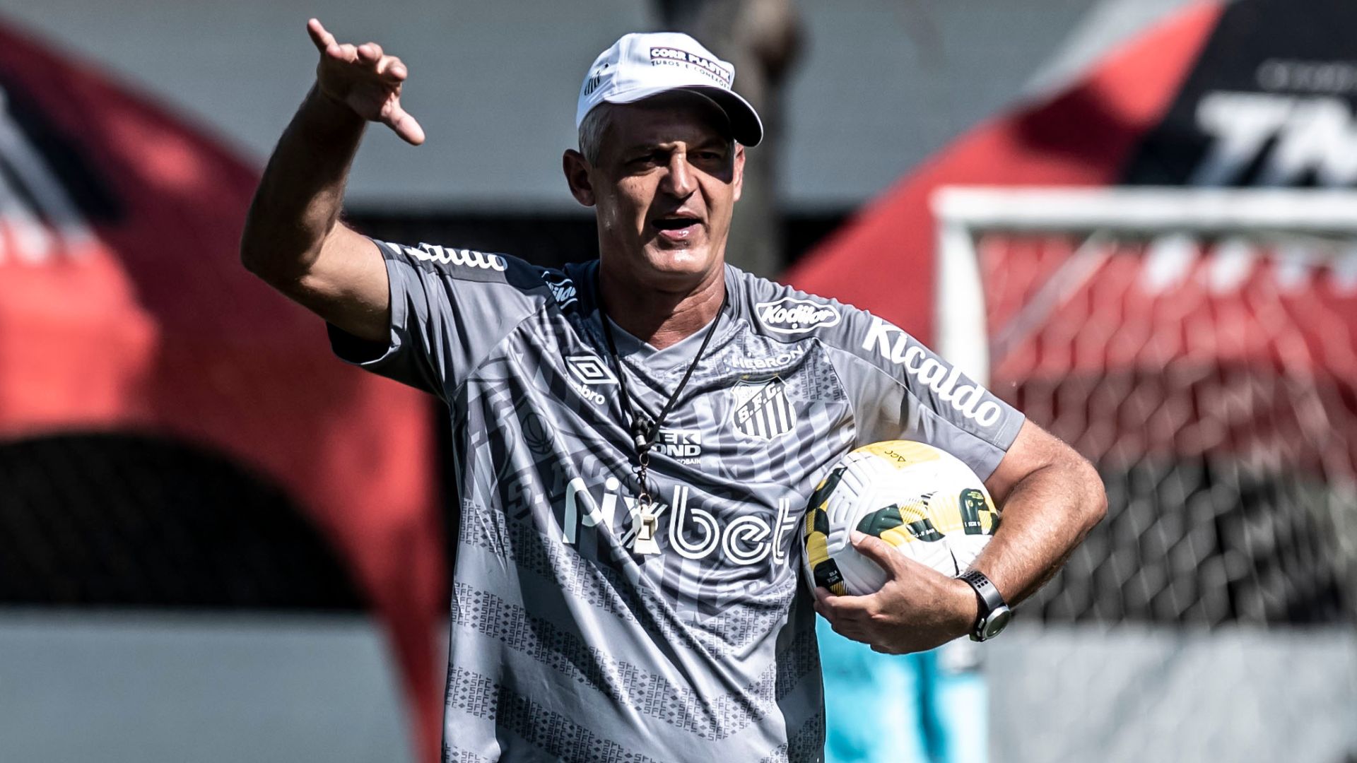 Lisca, do Santos, polemizou ao falar sobre jogadores estrangeiros serem reforços do Peixe - GettyImages