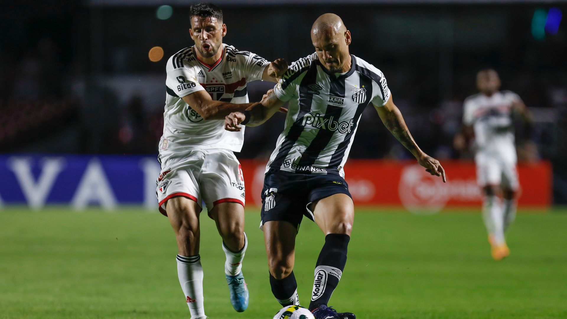 Santos x São Paulo vão se enfrentar pelo Brasileirão; saiba onde assistir o clássico entre as duas equipes - GettyImages
