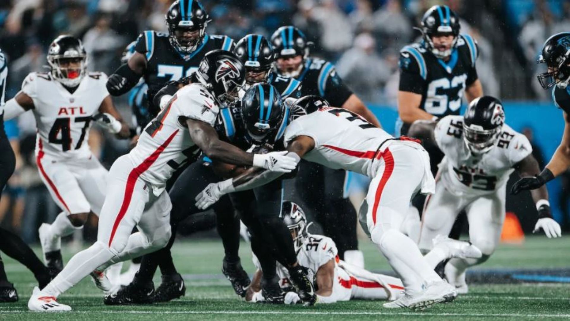 Carolina Panthers bateu o Atlanta Falcons - Chanelle Smith
