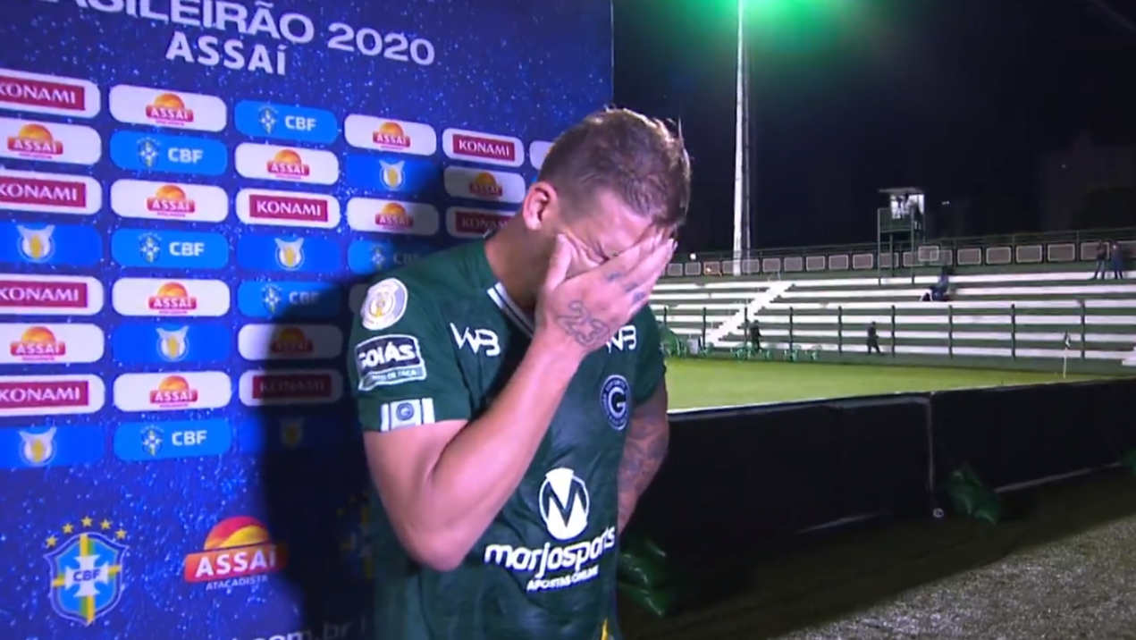 Jogador do Goiás após o jogo contra o Bragantino - Transmissão Premiere