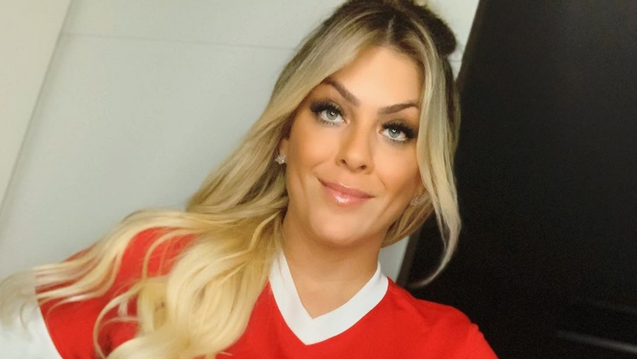 Renata Fan com a camisa do Internacional nas redes sociais - Reprodução/Instagram