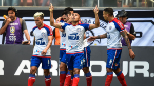 Jogadores do Bahia comemorando o gol - GettyImages
