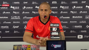 Walter durante entrevista coletiva pelo Vitória - Transmissão Youtube /  TV Vitória