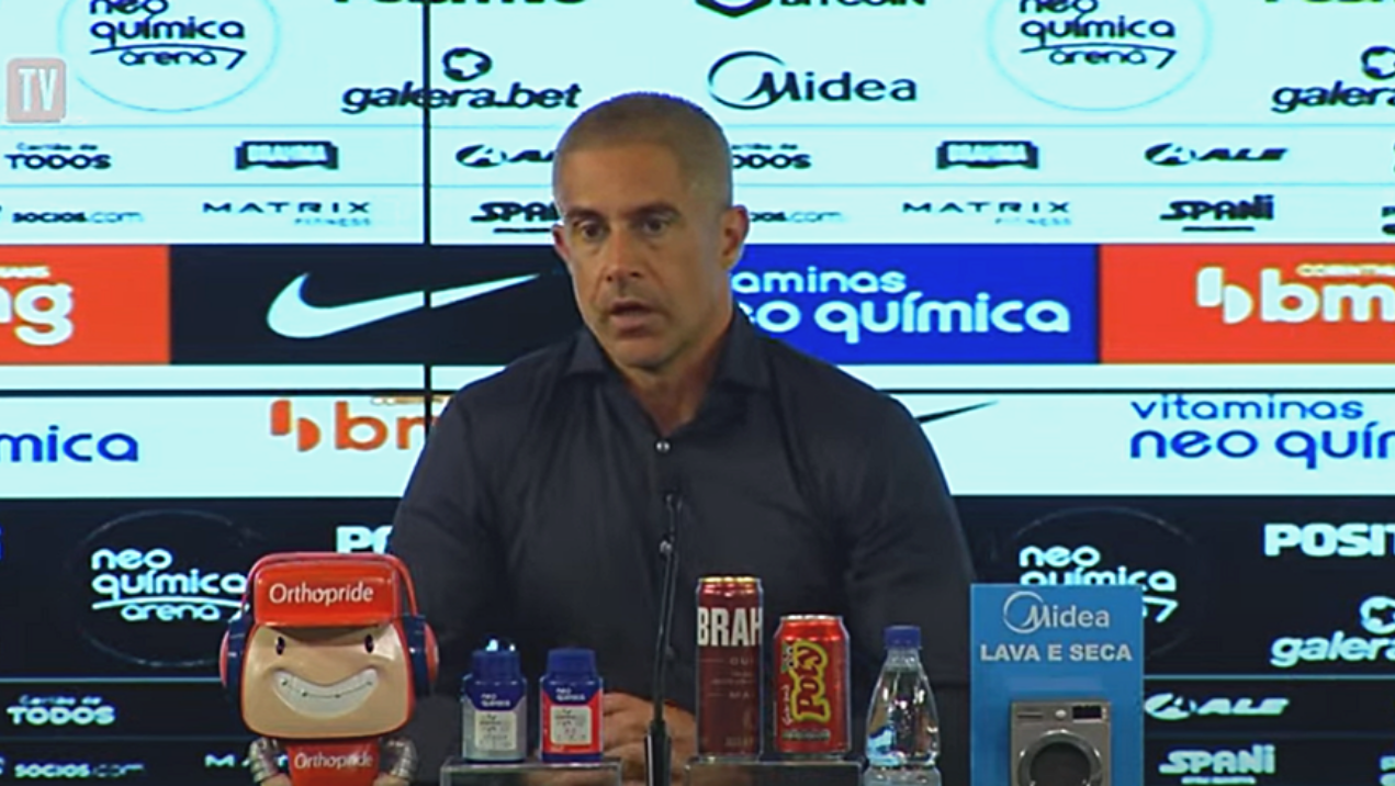 Sylvinho, treinador do Corinthians em coletiva após a vitória contra o Bahia - Transmissão Corinthians TV
