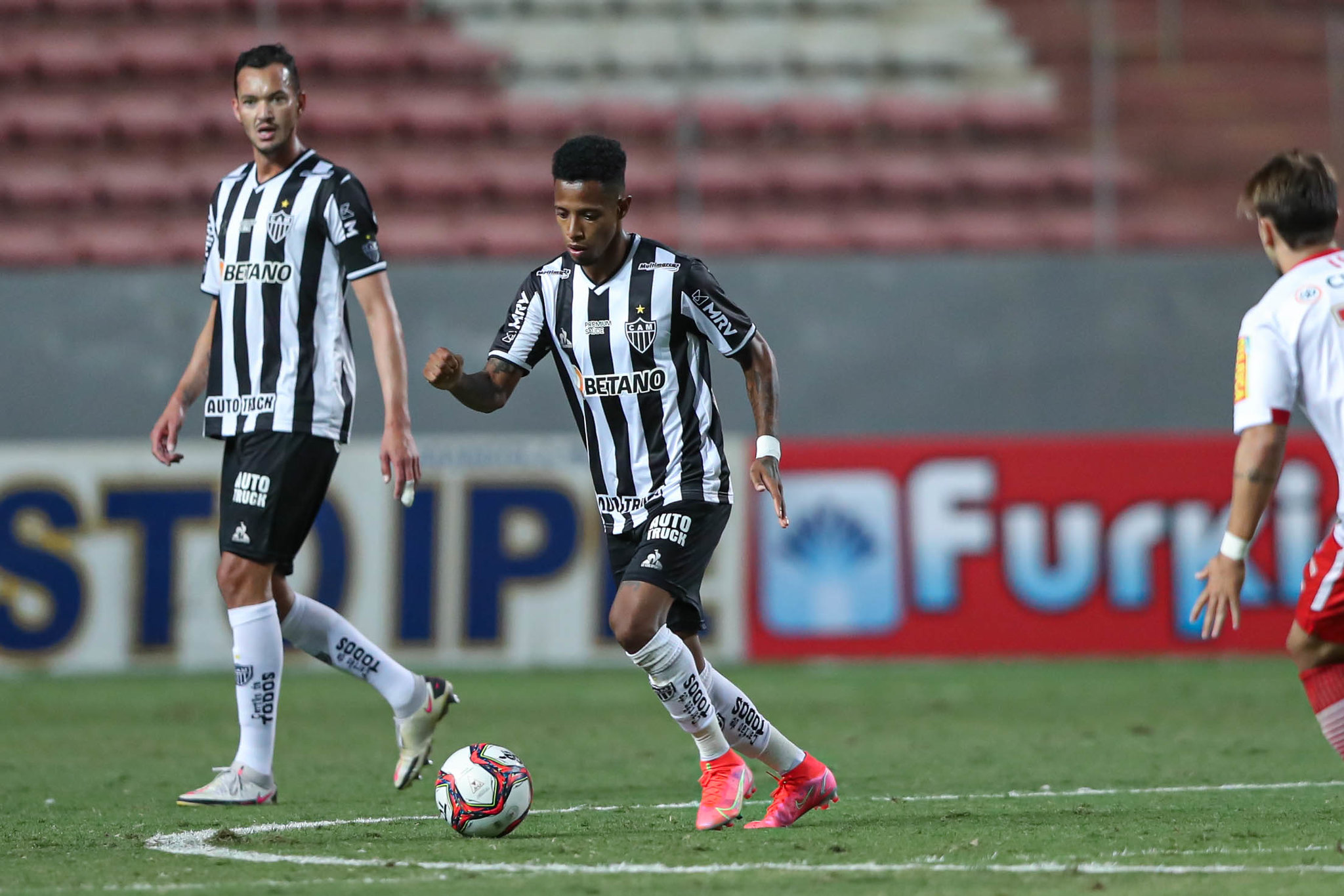 Fernando Diniz disparou criticas pesadas contra Tchê Tchê - Pedro Souza / Atlético / Flickr