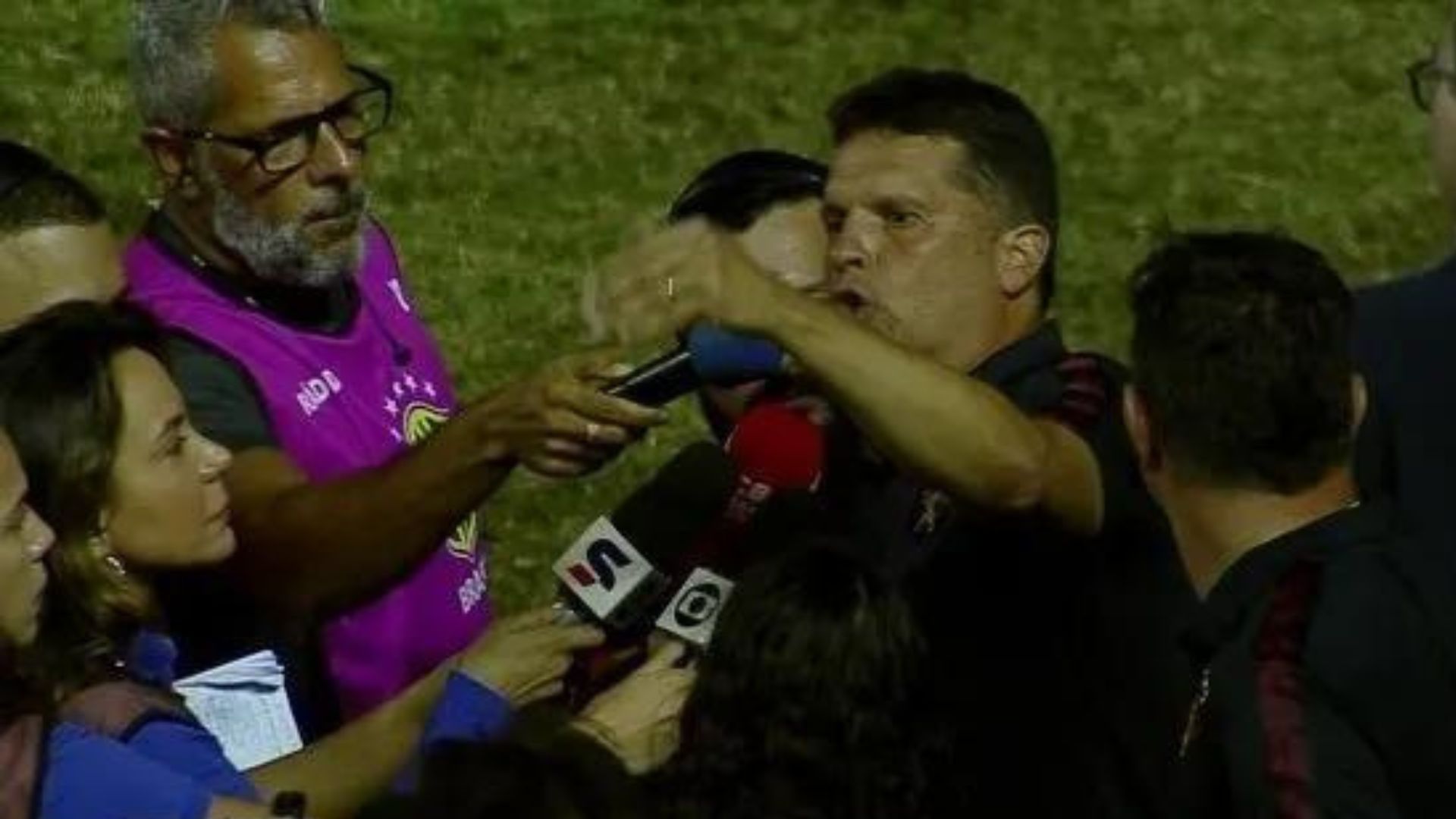 O técnico do Sport ficou furioso com a postura do Vasco em confusão na série B - Globo Esporte
