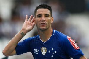 Thiago Neves em ação com a camisa do Cruzeiro - GettyImages