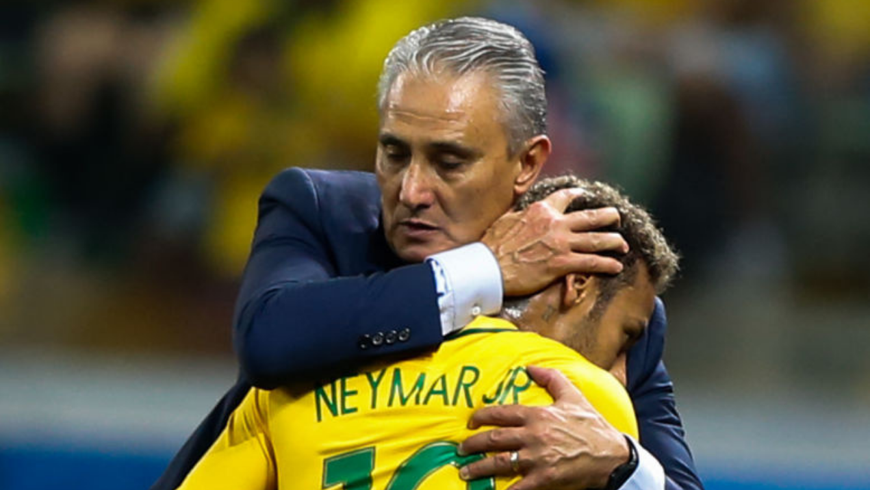 Tite abraçando Neymar - GettyImages