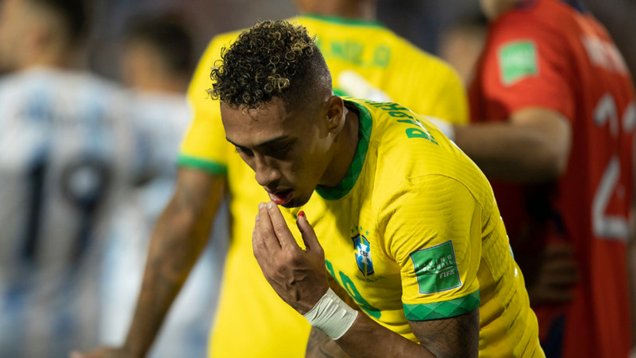 Raphinha depois do lance com Otamendi que revoltou Tite - Lucas Figueiredo/CBF/Flickr