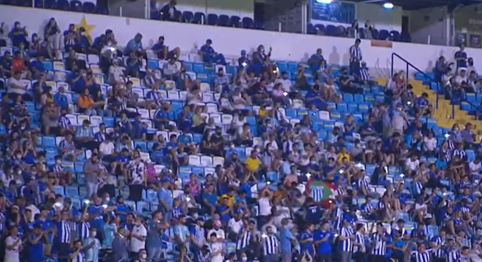 Marília Mendonça foi homenageada pelos torcedores do Avaí - Transmissão SporTV - 05/11/2021