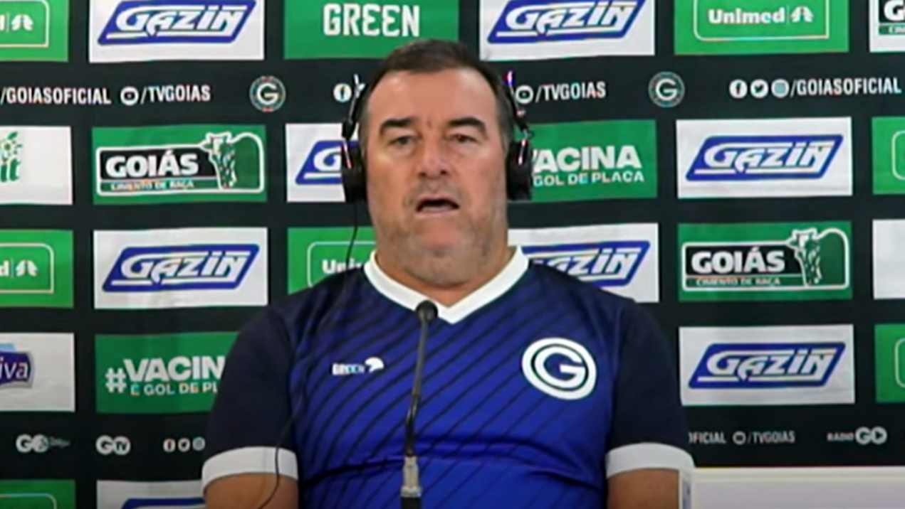 Pintado, treinador do Goiás durante entrevista coletiva - Transmissão Youtube /  Goiás