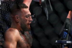 Poirier vence Mcgregor no UFC264, após fratura no tornozelo - GettyImages