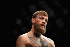 Conor McGregor provocou Dustin Poirier antes do UFC 264 - GettyImages