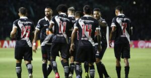 Vasco terá dois desfalques importantes para confronto com o Ceará e possível volta de meia - GettyImages