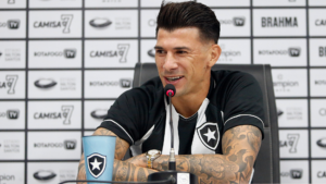 Victor Cuesta em apresentação ao Botafogo - Vítor Silva/Botafogo/Flickr