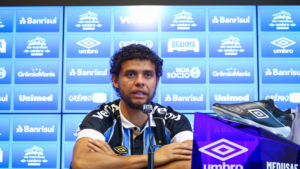 Victor Ferraz teve poucos minutos no Grêmio - Lucas Uebel / Grêmio FBPA / Flickr