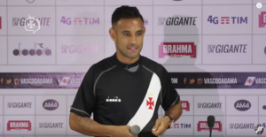 Werley sendo apresentado pelo Vasco - Transmissão Vasco TV