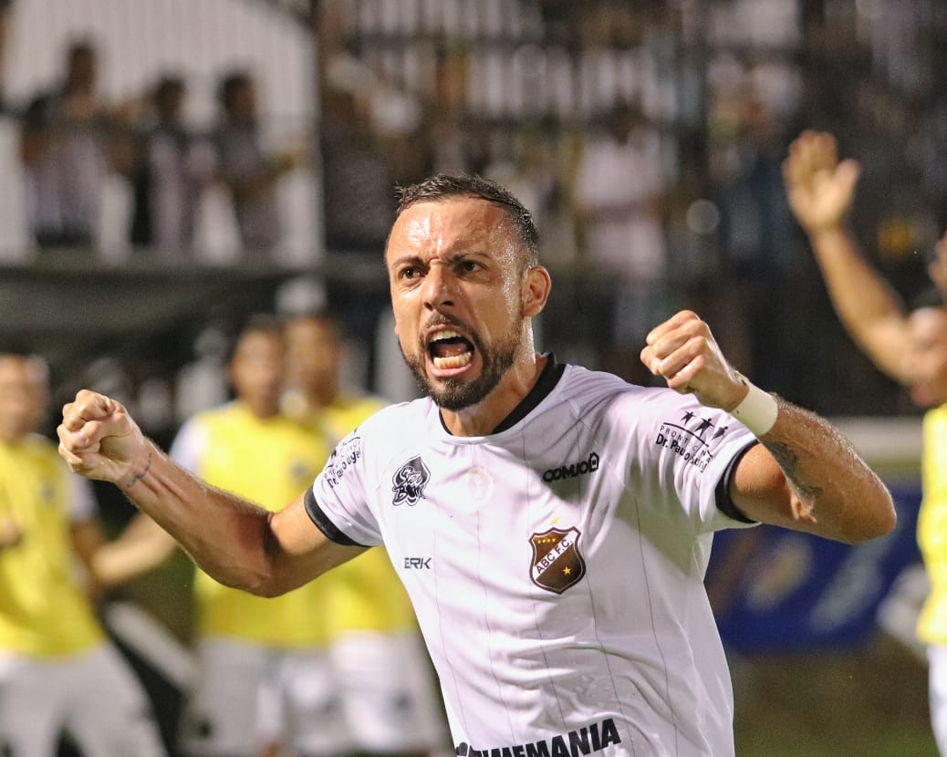 Paulo Sérgio é o artilheiro do campeonato - Fotos: Luciano Marcos/ABC F.C.