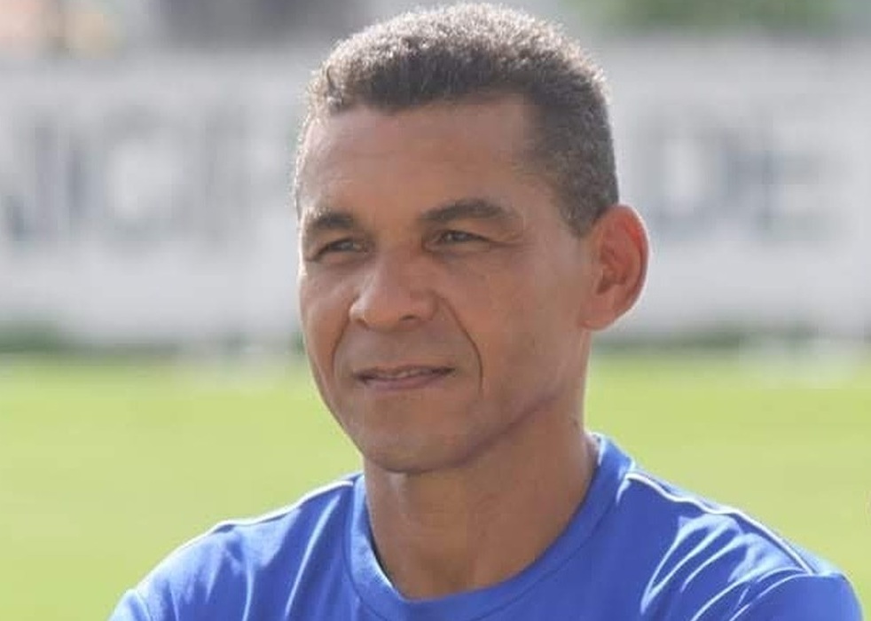 O ex-jogador lamentou não ser reconhecido - Transmissão / Facebook
