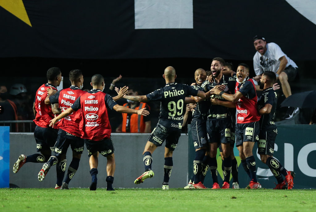 Herói da vitória do Santos, Wagner Leonardo comemora resultado na Vila Belmiro: “Sabemos da força do Santos” - GettyImages